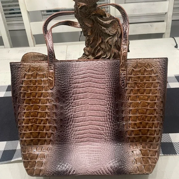 Boutique vegan leather purse - Picture 3 of 7